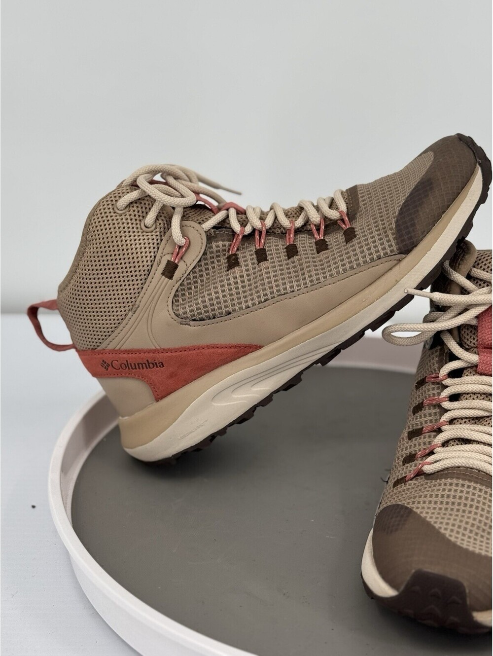 Columbia Women’s Hiking Trail Shoes Omni Grip Tan Coral Size 9 NWOB